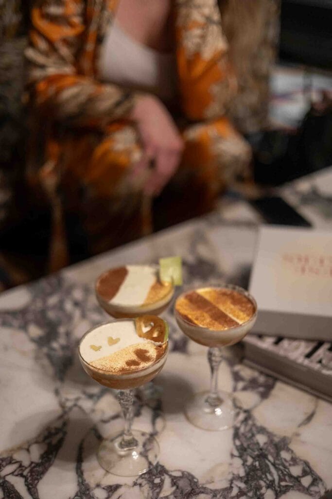 Espresso martinis på ett marmorbord