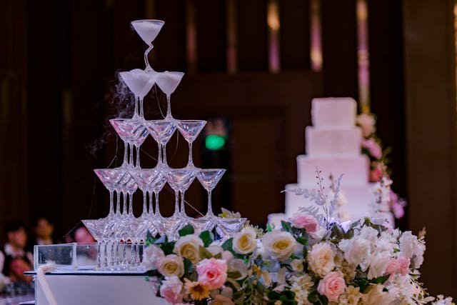 Servering av cocktails på ett bröllop