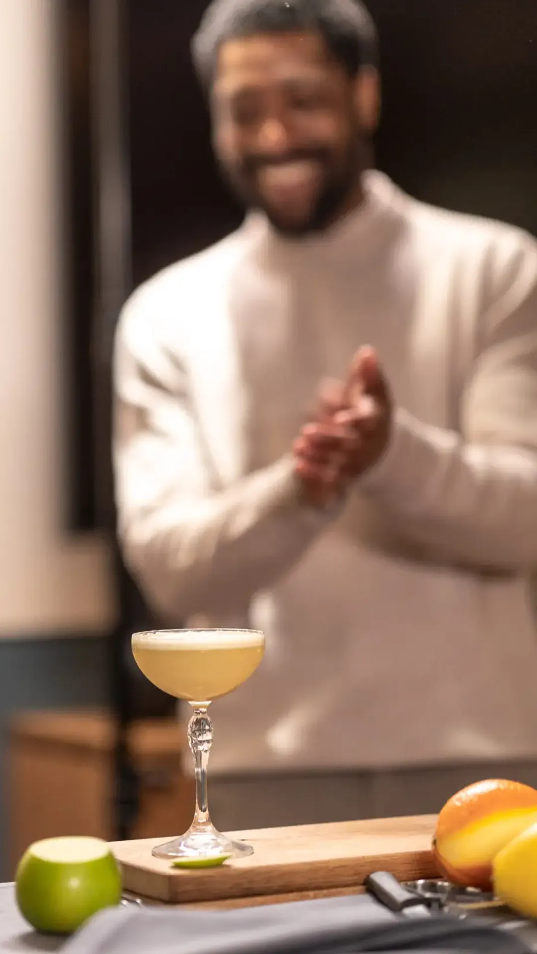 Deltagare applåderar sin färdiga drink