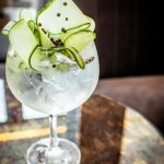 Gin och Tonic med gurka och peppar serverad på företagsevent