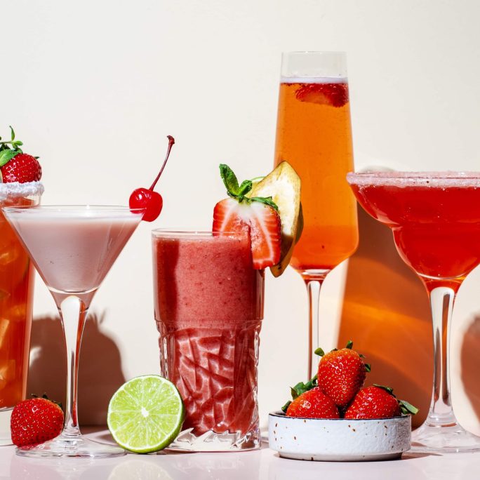 summer-strawberry-alcoholic-cocktails-mocktails-2026-03-18-05-39-17-utcBrollop
